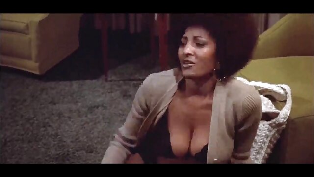 キッチンでmulattoをいじり配管工 電マ 女子 動画