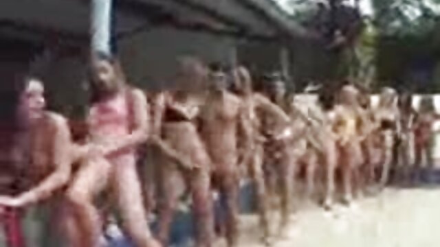 壊れた尾のために加熱を準備する。 女性 エロ アニメ 動画