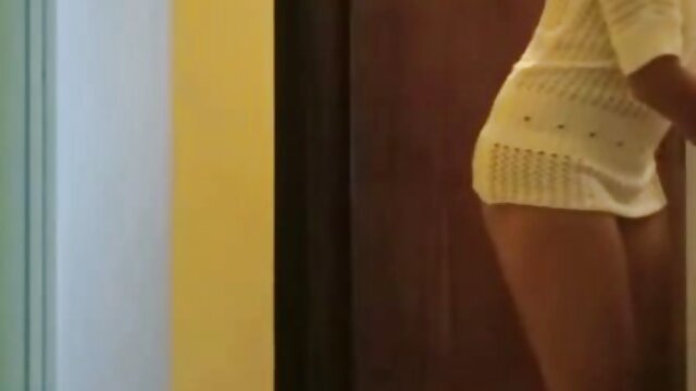 彼女の娘が隅に立って自慰行為をしている間にお母さんをスパイする。 女性 専用 無料 アダルト