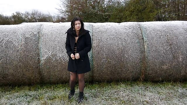舌の上の歯茎 女 誘惑 動画