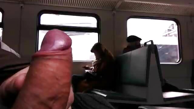 ブルネットは上司とセックスして給料で働いていました。 女 用 エロ 動画