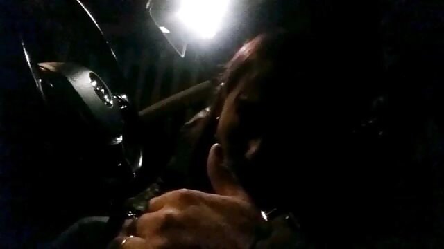 巨乳の写真を持つ女の子 エロ 動画 女 社長